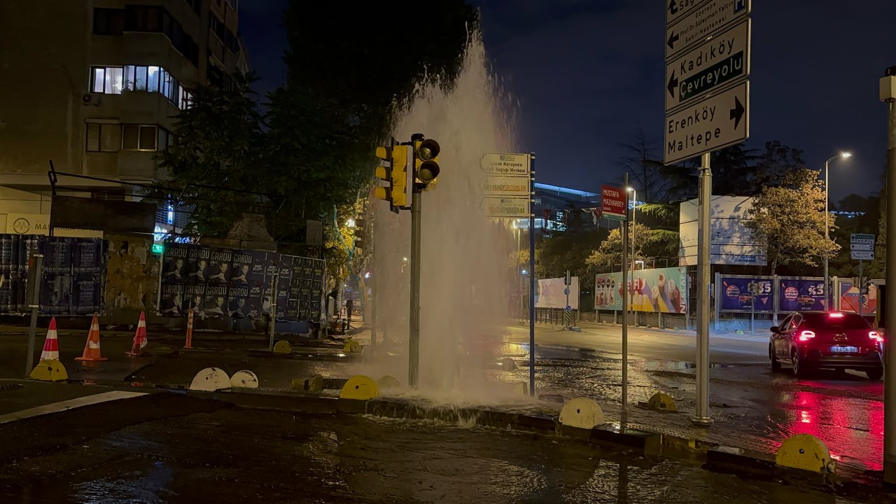 kazı Çalışmalarında su borusu patladı