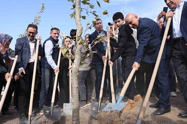 Keçiören Belediyesi “100. Yıl İmza Ormanı” İçin Fidan Dikme Töreni Düzenledi