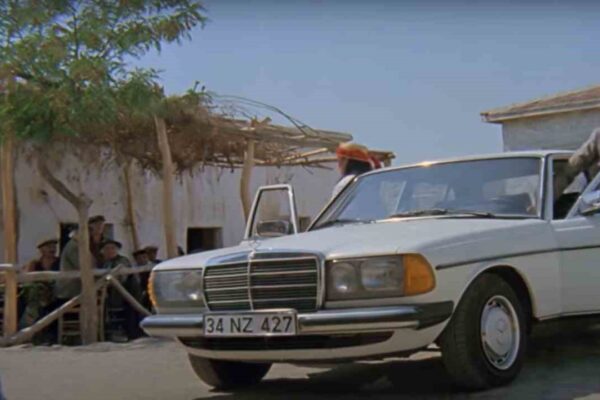 Kemal Sunal’ın Göz Bebeği  Arabası Satılıyor
