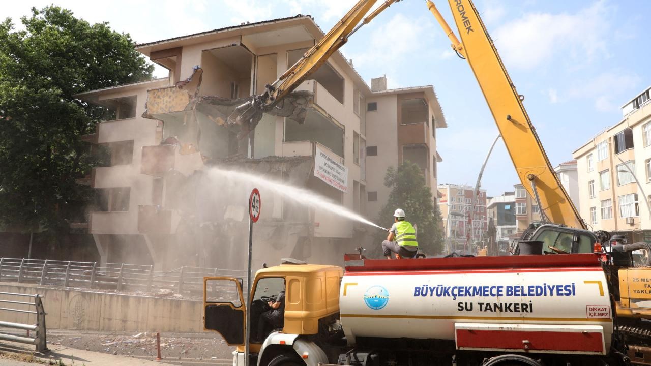 Kentsel Dönüşüm Kapsamında 5 Bina Yıkıldı