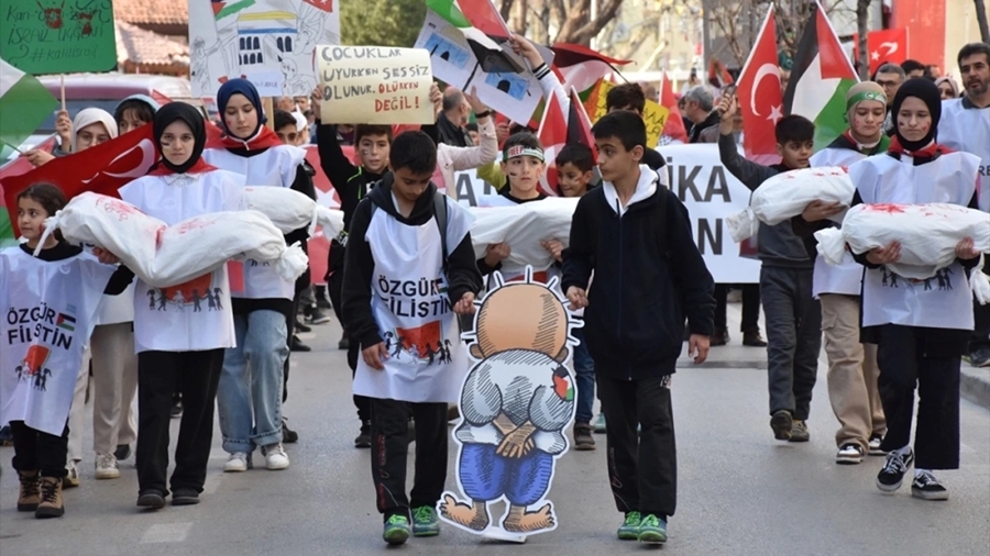 bursada-sehitler-icin-yuruyus-2.jpg