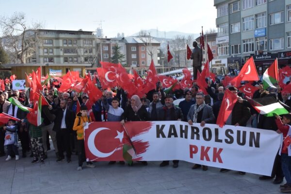 Kestel’de Şehitleri Anma Ve Filistin’e Destek Yürüyüşü Düzenlendi