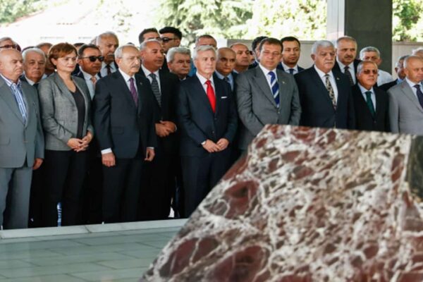 Kılıçdaroğlu Adnan Menderes ve Turgut Özal’ın Anıt Mezarlarını Ziyaret Etti