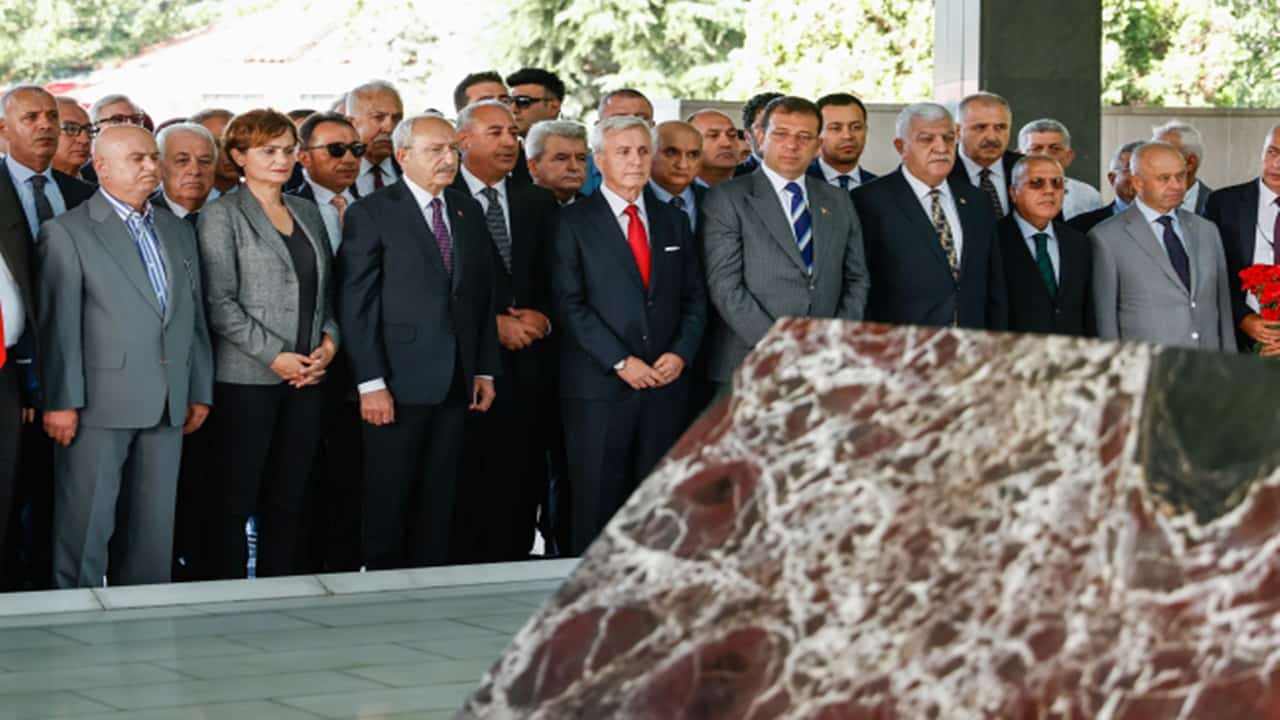 kılıçdaroğlu adnan menderes ve turgut Özalın anıt mezarlarını ziyaret etti