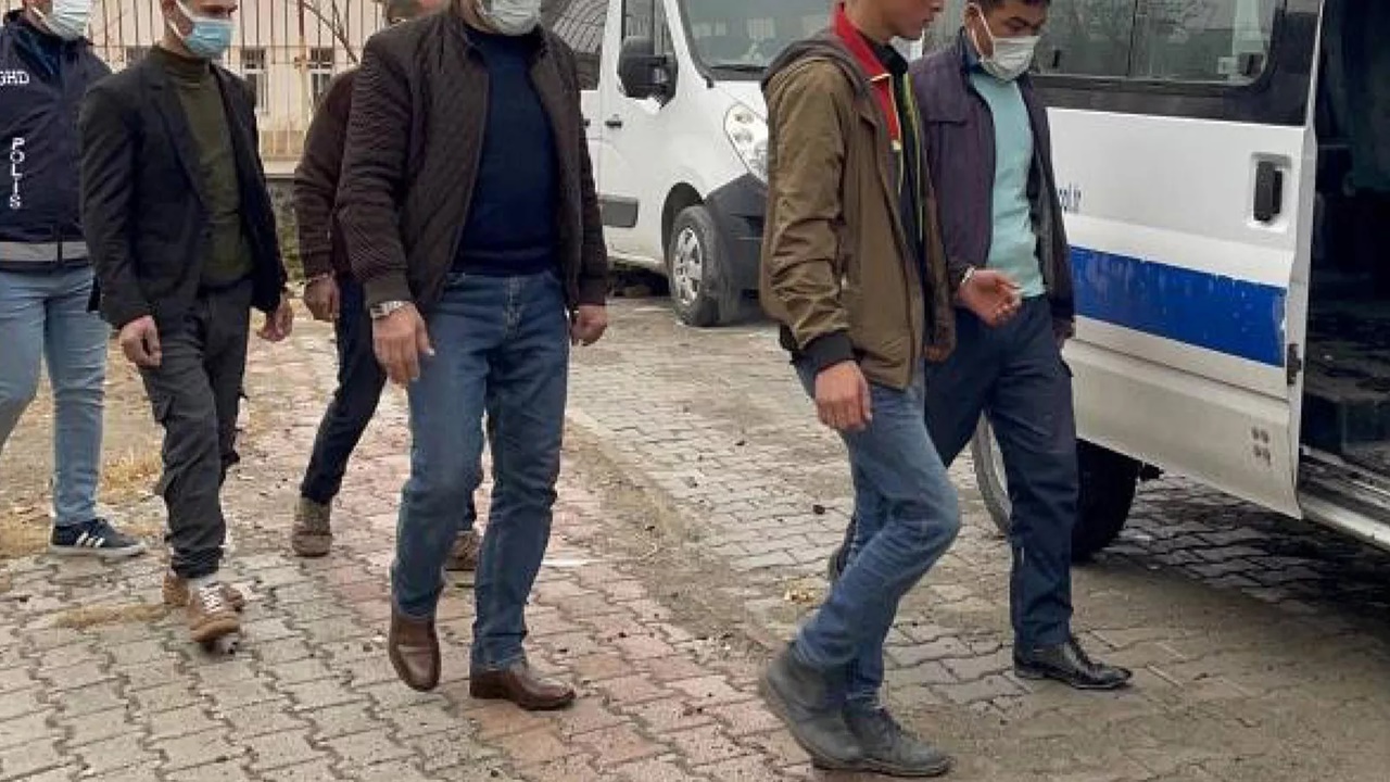 kırklarelinde göçmen kaçakçılığı operasyonu 25 kişi gözaltında