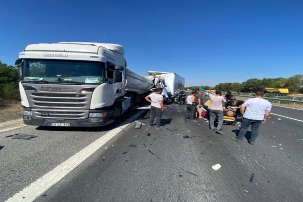 Kırklareli’nde İki Tır Çarpıştı