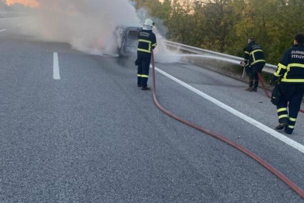 Kırklareli’nde seyir halindeki otomobilde çıkan yangın söndürüldü