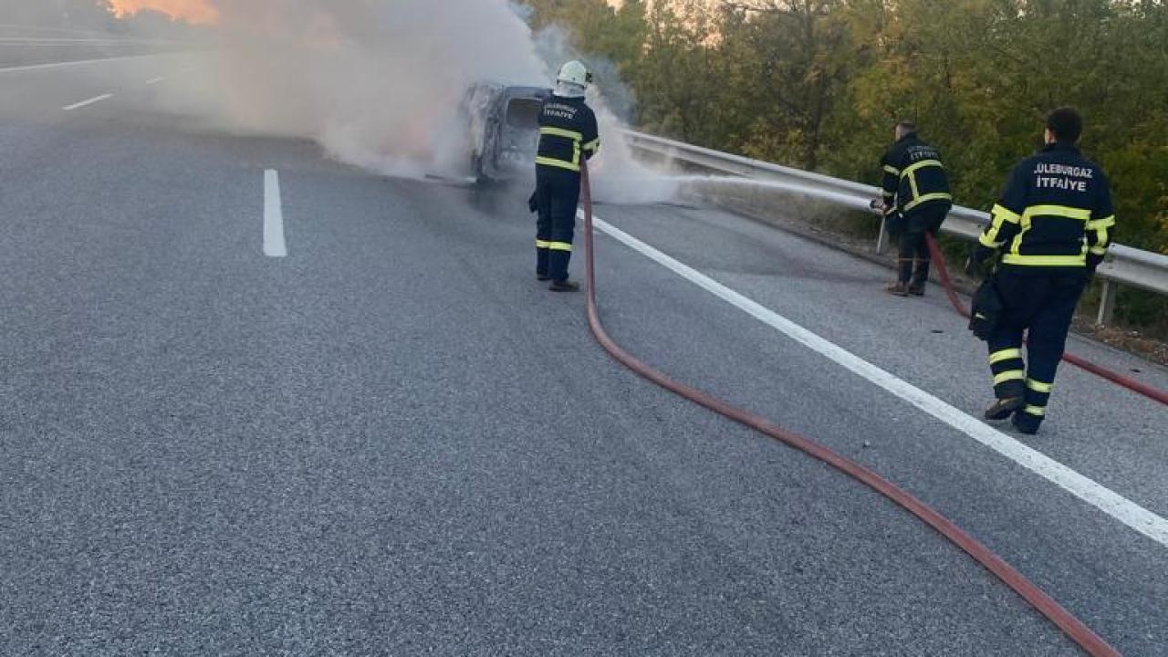 kırklarelinde seyir halindeki otomobilde çıkan yangın söndürüldü