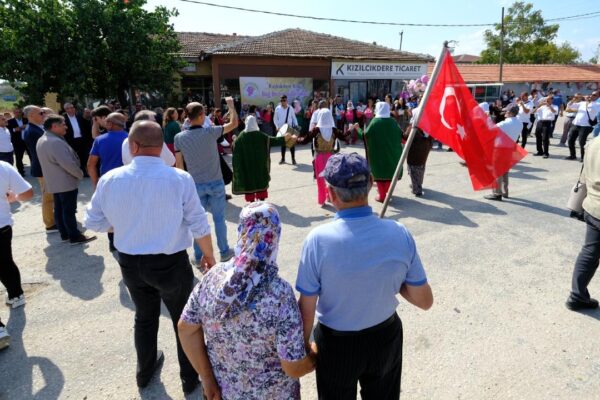 Kızılcıkdere 3. Bağ Bozumu Şenlikleri’nde Yağlı Pehlivan Güreşleri Yapıldı
