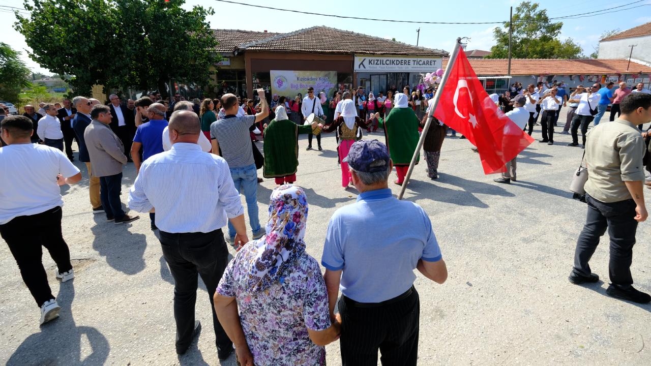 kızılcıkdere 3 bağ bozumu Şenliklerinde yağlı pehlivan güreşleri yapıldı