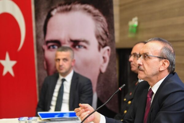 Kocaeli Valisi Muhtarlarla Toplantı Yaptı