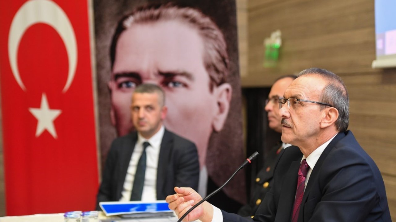kocaeli valisi muhtarlarla toplantı yaptı