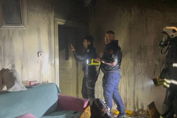 Kocaeli’de Bir Apartman Dairesinde Yangın Çıktı