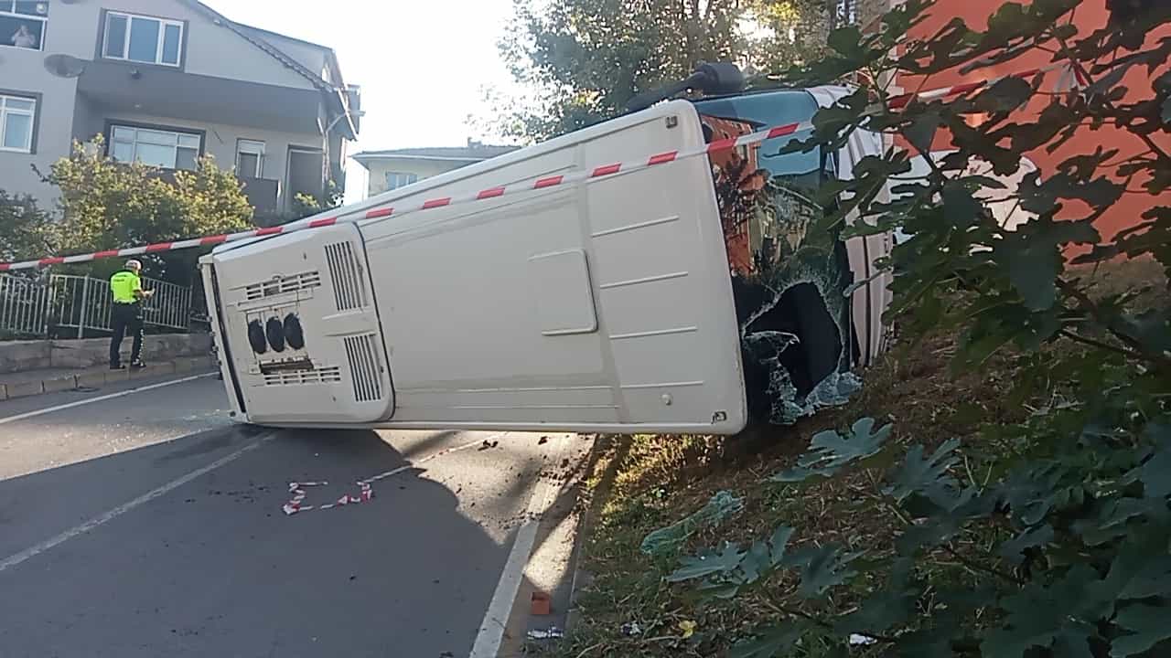 kocaelide İşçi servisi kazası anne ve kız hayatını kaybetti 6 kişi yaralı