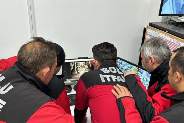 Kocaeli’de İtfaiyeciler, Aa’nın “Yılın Kareleri” Oylamasına Katıldı