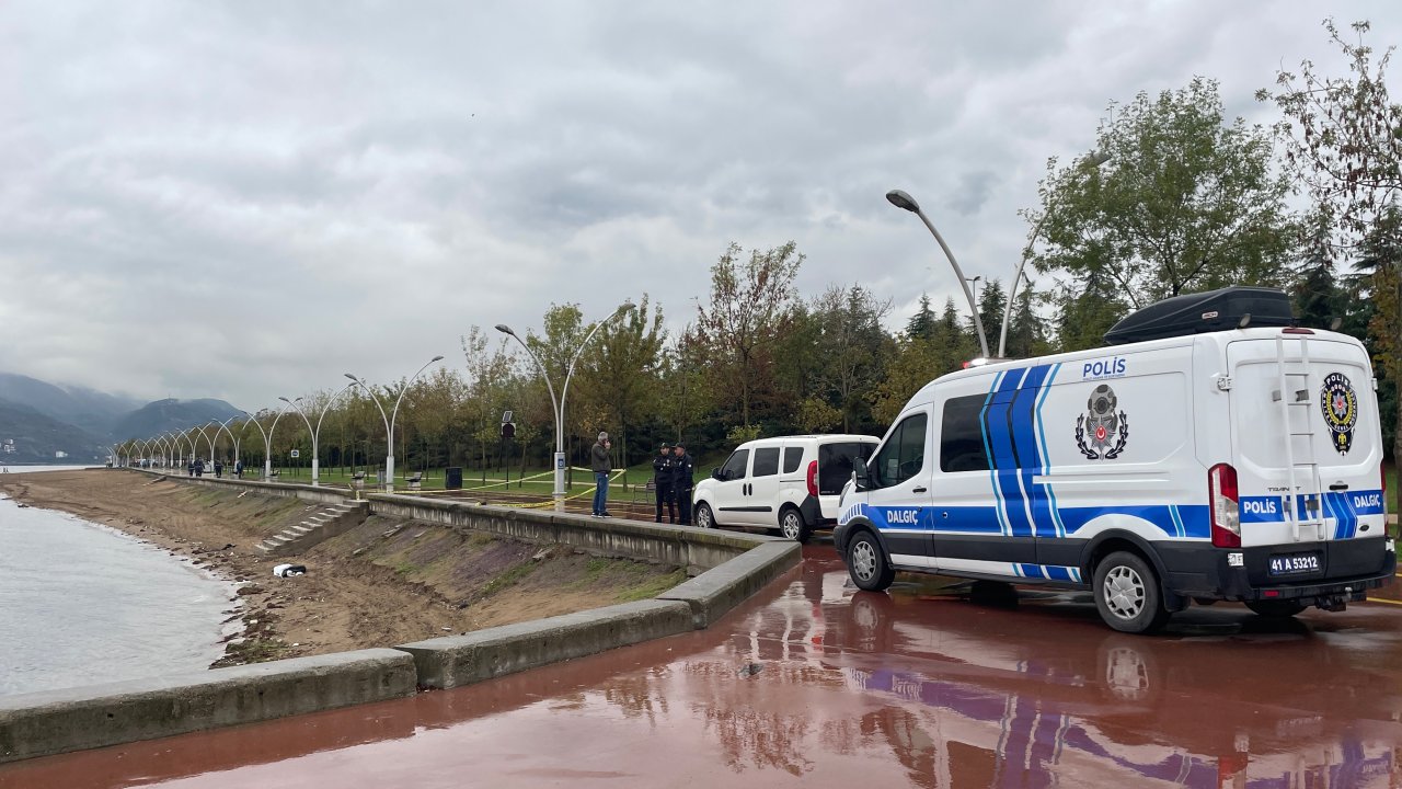 kocaelide sahilde erkek cesedi bulundu