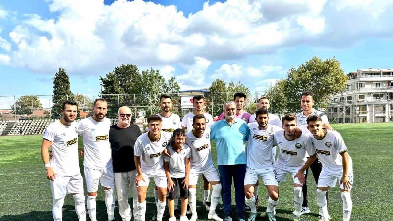 küçükçekmece sinopspor bölgesel amatör ligde Şampiyon olarak 3 lige yükseldi