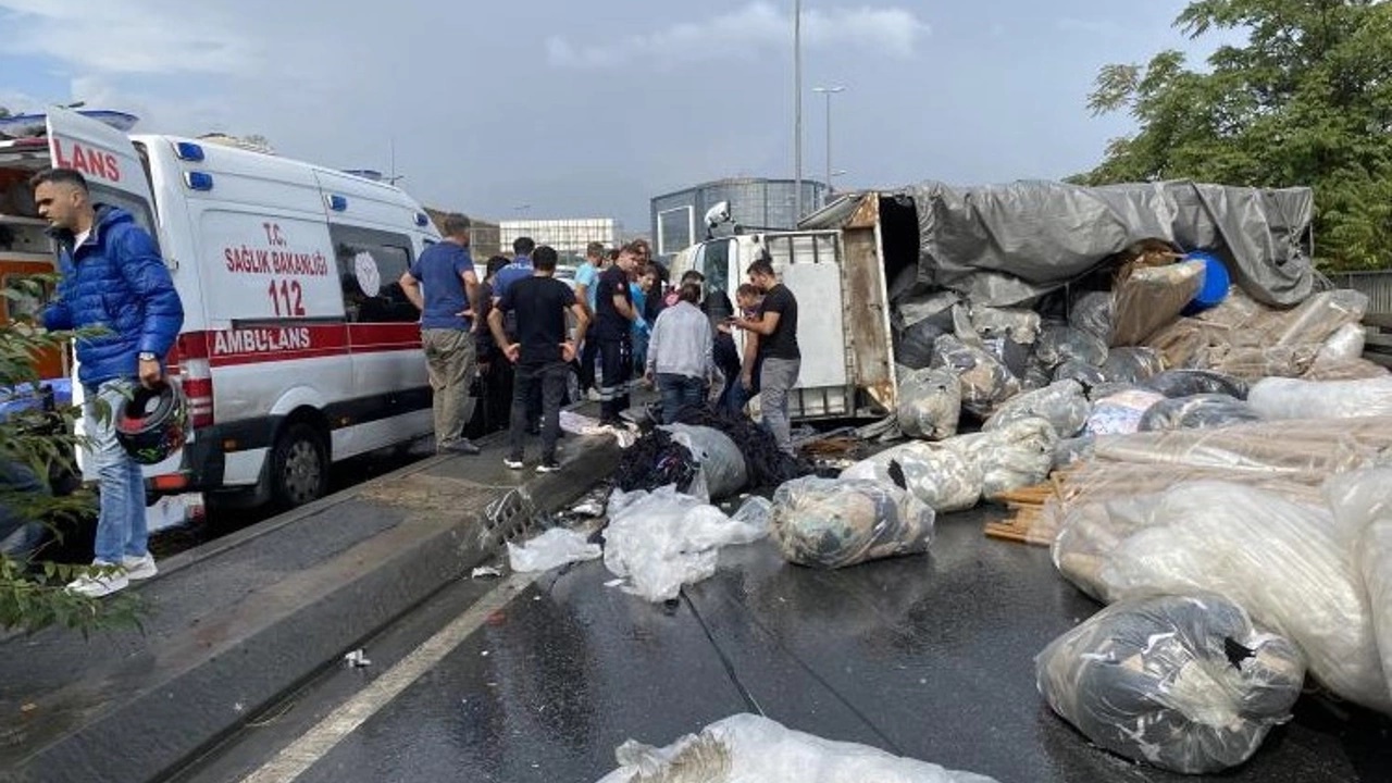 küçükçekmecede kamyonetin devrilmesi sonucu 2 kişi yaralandı