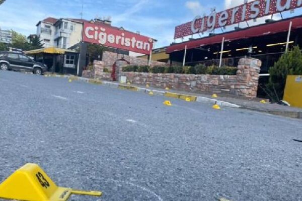 Küçükçekmece’de restorana uzun namlulu silahlarla saldırı