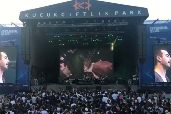 Küçükçiftlik Park’ta Mor Ve Ötesi Rüzgarı