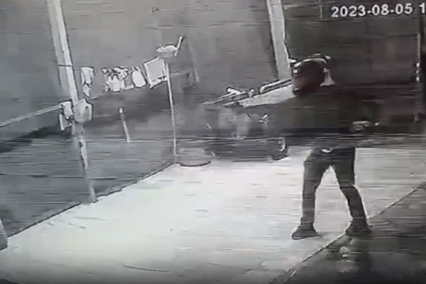 Kurşun Yağmuruna Tutuldu