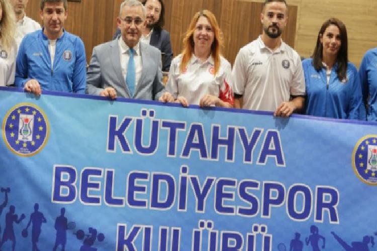 kütahyada başarılı atletler ödüllendirildi