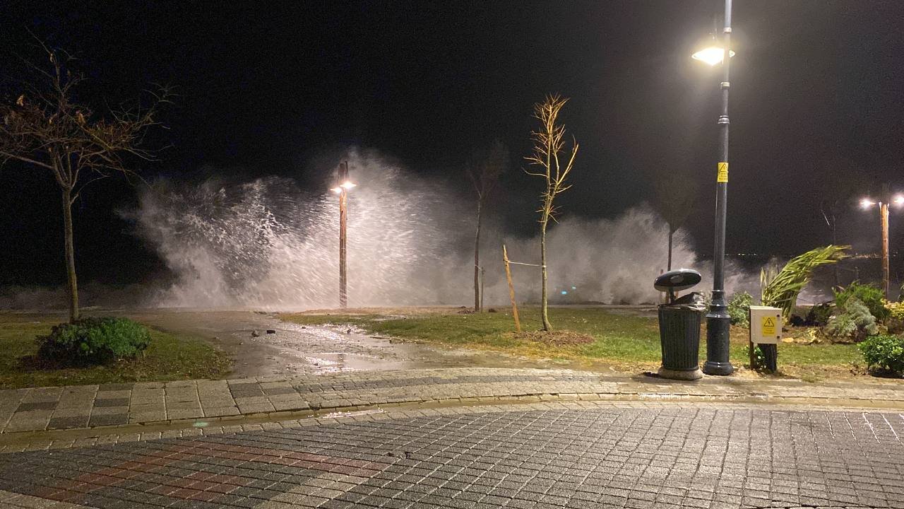 kuvvetli fırtına İstanbulda hayatı zorlaştırıyor