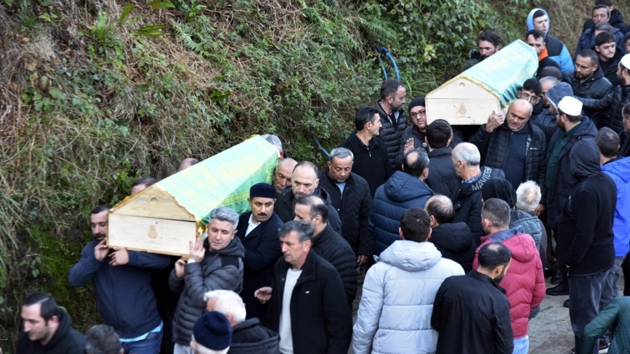 Kuzey Marmara Otoyolu’ndaki Kazada Hayatını Kaybeden 2 Kişinin Cenazesi Memleketlerinde Defnedildi