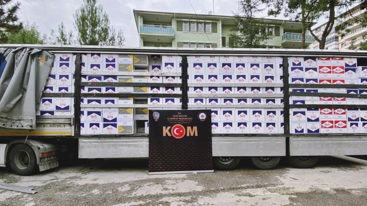 kuzey marmara otoyolundaki operasyonda 8 milyon 300 bin makaron bulundu