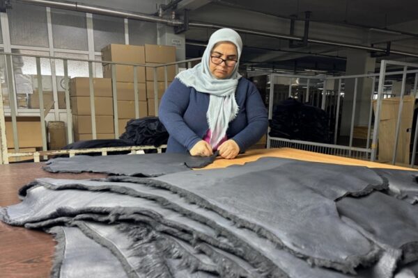 Kuzu Derisinden Üretilen Kürkler Dünyaya Satılıyor