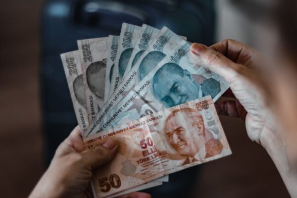 KYK Burs ve Kredilerine Tekrar Zam Geldi! Aylık 6000 TL Burs Verilecek!