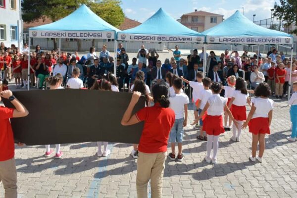 Lapseki’de Milli Eğitim Müdürlüğü, İlköğretim Haftası Kutlamaları Düzenledi
