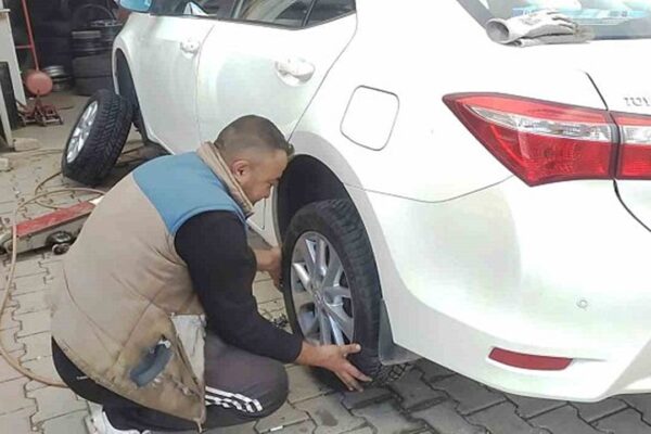 Lastikçilerde “Kış Lastiği” Mesaisi Başladı