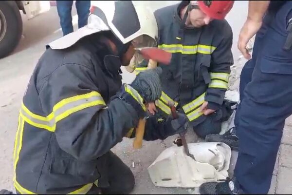 Lavaboya Sıkışan Kedi Yavrusu Kurtarıldı