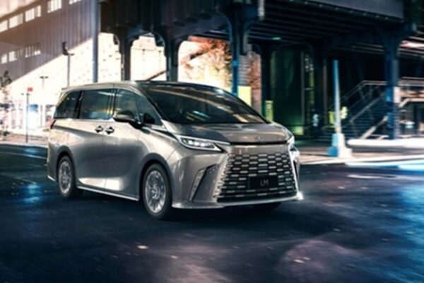 Lexus Türkiye’de Lüks Minivan Modeli LM’i Satışa Sunuyor