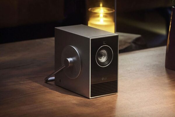 LG Yeni Projektörü  Cinebeam Qube”‘u Tanıttı