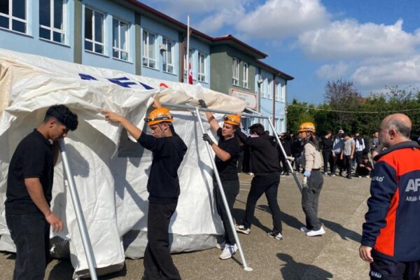 Lise Öğrencilerine Çadır Kurma Eğitimi Verildi