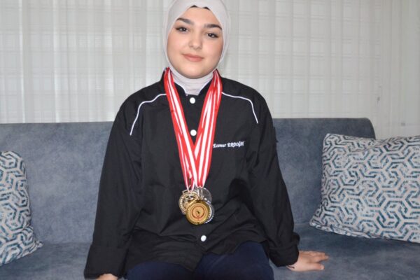 Lise Öğrencisi Gastroantalya’dan İki Madalya Kazandı