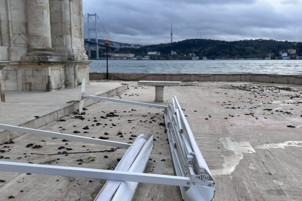 Lodos Büyük Mecidiye Camisi’nin Avlusunda Hasar Oluşturdu