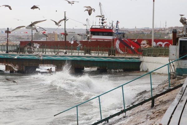 Lodos Tekirdağ’da Deniz Ulaşımını Olumsuz Etkiliyor