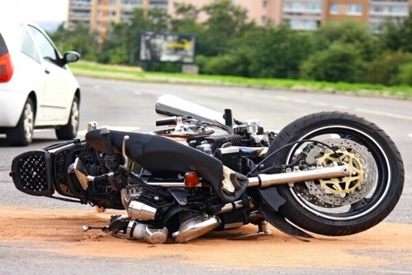 Lüleburgaz’da otomobil ile motosikletin çarpıştığı kazada bir kişi yaralandı