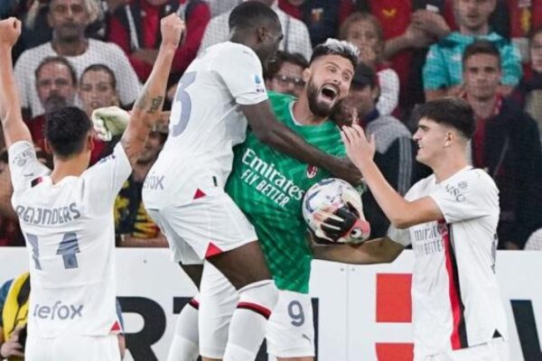 Maça Giroud Damgası! Hem Atıyor, Hem Tutuyor