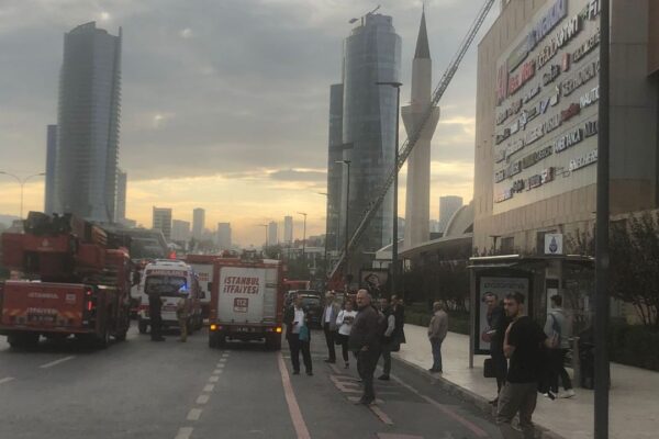 Maltepe’de Bir AVM’de Yagın Çıktı
