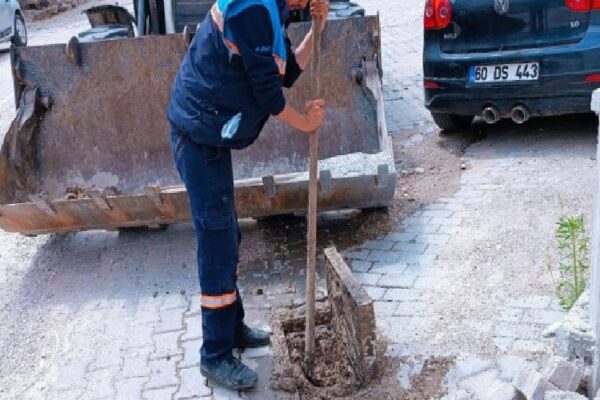 Manisa Kırkağaç’ta taşkınlara karşı ızgara paklığı