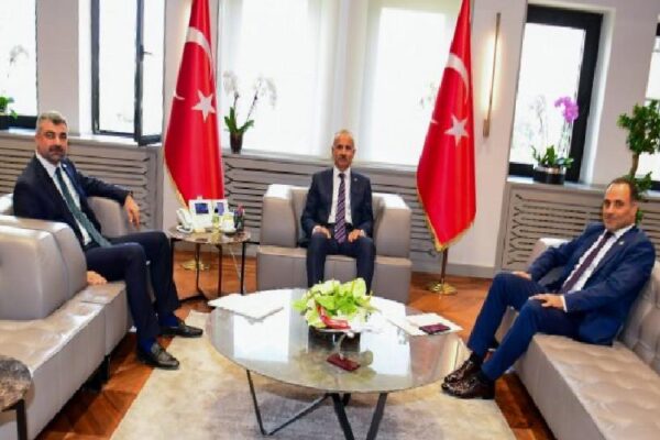 Mardin milletvekilleri Ulaştırma Bakanı ile görüştü