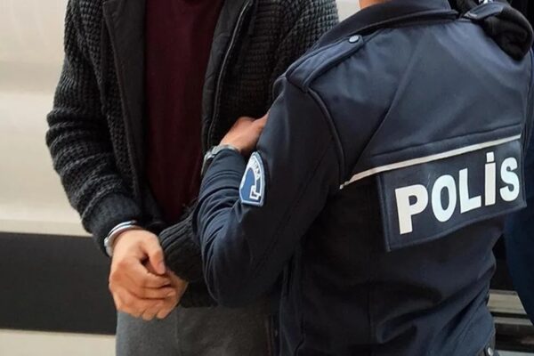 Marketten Hırsız Yapan Kişiler Gözaltına Alındı