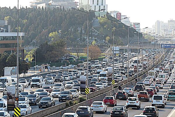 Mega Kentin İki Yakasında Yoğun Trafik Akışı