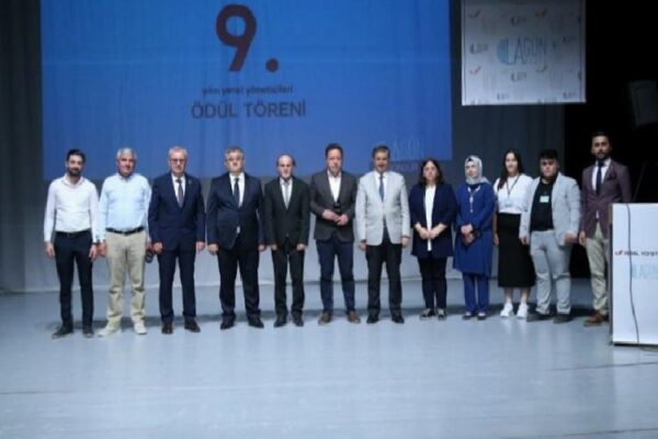 Memduh Büyükkılıç’a toplumsal belediyecilik mükafatı