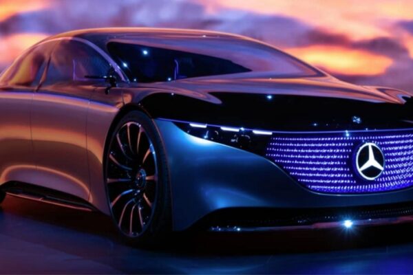 Mercedes ile Tesla El Sıkıştı