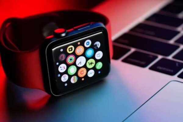 MicroLED Apple Watch Ertelendi